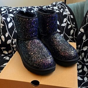 NIB Ugg Classic Mini Bow Tie Cosmo Boots - Size 9 Women's 🎀